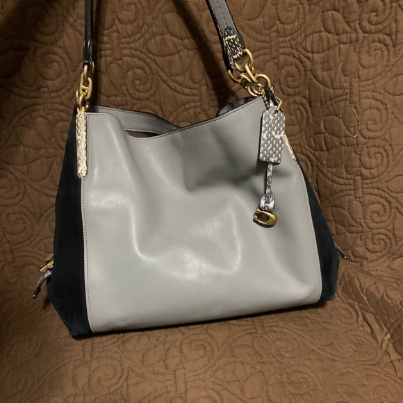 Coach Handbags - EUC CUTE COACH SHOULDER BAG 15x11